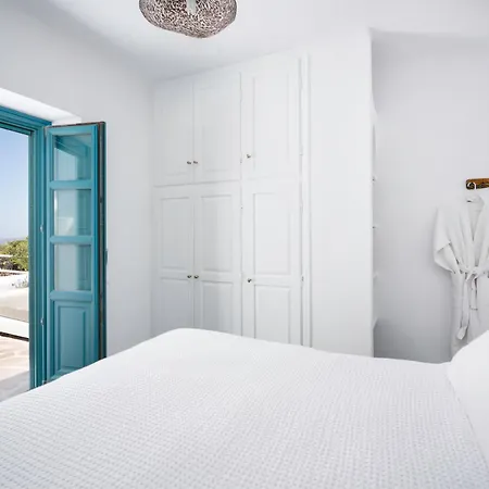 Oinos - Sunset Views