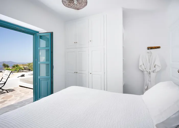 Oinos - Sunset Views